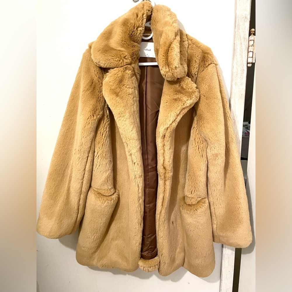 Aritzia Wilfred Muse Faux Fur Coat Size Medium